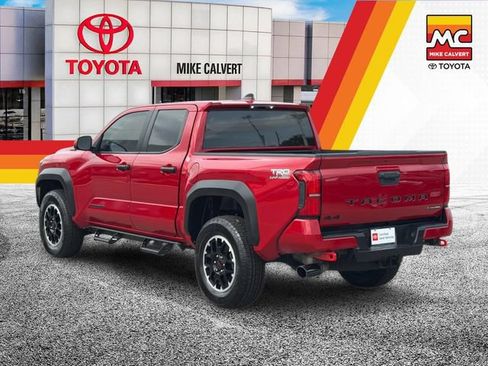 Used 2025 Toyota Tacoma TRD Off-Road AWD/4WD image 3