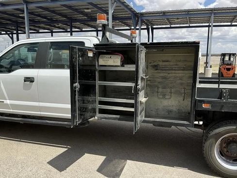 Used 2017 Ford F550 4x4 Crew Cab Super Duty image 4