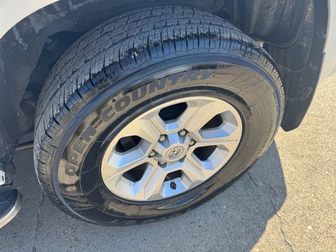 Used 2019 Toyota 4Runner SR5 Premium image 10