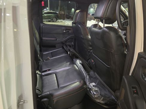 Used 2023 Nissan Frontier PRO-4X w/ Pro-4X Premium Package image 18