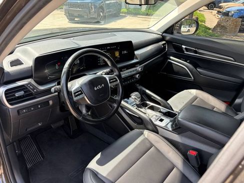 Certified 2023 Kia Telluride S w/ S Sunroof Package AWD/4WD image 2