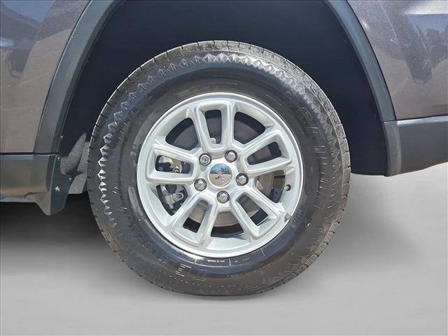 Used 2020 Jeep Grand Cherokee Laredo AWD/4WD image 24