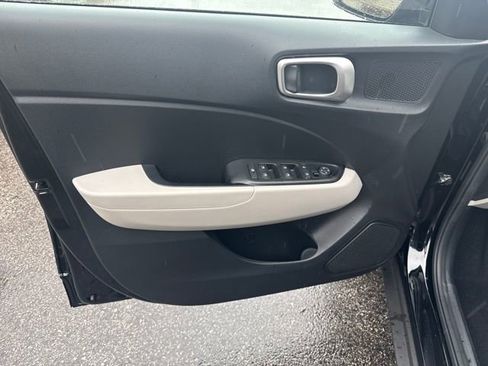 Certified 2024 Hyundai Venue SEL image 10