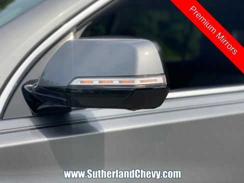 Used 2020 Chevrolet Traverse LT w/ LT Premium Package FWD image 11