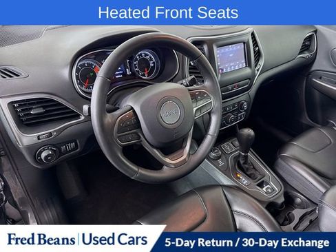 Used 2019 Jeep Cherokee Latitude Plus w/ Cold Weather Group AWD/4WD image 11
