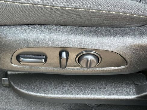 Used 2023 Chevrolet Equinox LT AWD/4WD image 16