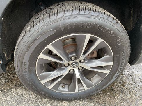 Used 2019 Toyota Highlander Plus FWD image 26