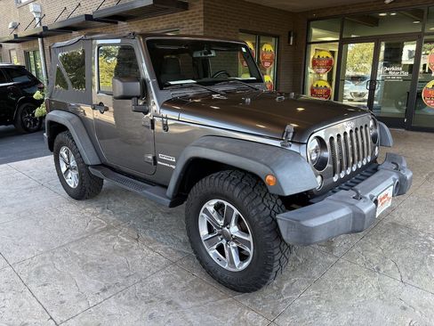 Used 2018 Jeep Wrangler Sport AWD/4WD image 4