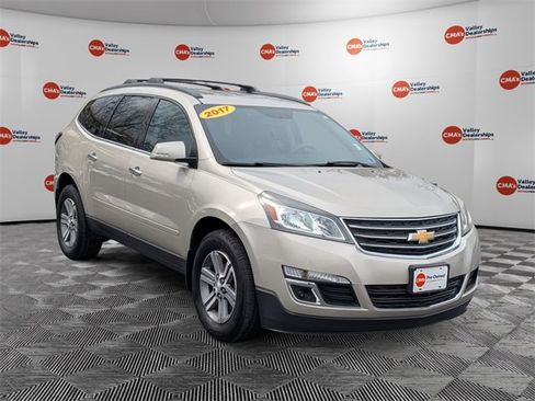 Used 2017 Chevrolet Traverse LT image 3