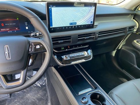 New 2026 Lincoln Corsair Premiere image 26