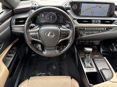 Used 2019 Lexus ES 300h w/ Accessory Package 2 image 14