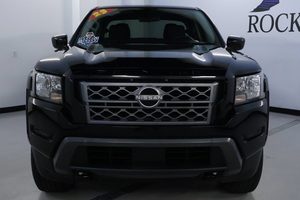 Used 2023 Nissan Frontier SV AWD/4WD image 2