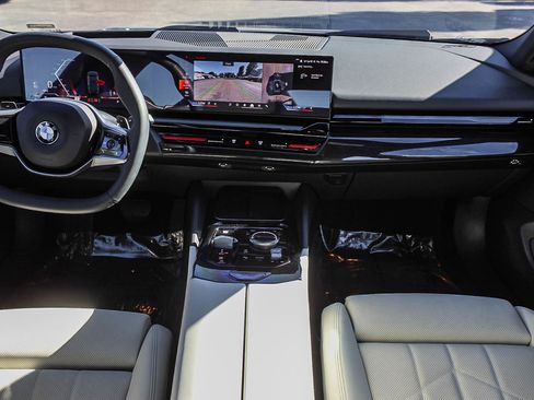 Used 2024 BMW 530i w/ Premium Package image 12