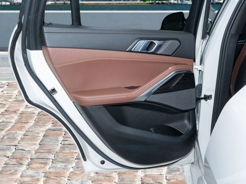 Used 2024 BMW X6 xDrive40i w/ Premium Package image 10