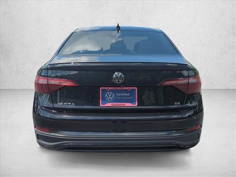 Used 2023 Volkswagen Jetta SE w/ Panoramic Sunroof Package FWD image 9