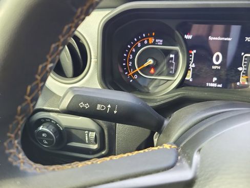 Used 2024 Jeep Gladiator Sport image 32