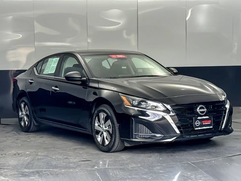 Certified 2025 Nissan Altima 2.5 S FWD image 1