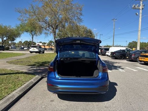 Used 2024 Volkswagen Jetta SE image 17