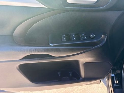 Used 2018 Toyota Highlander XLE image 9