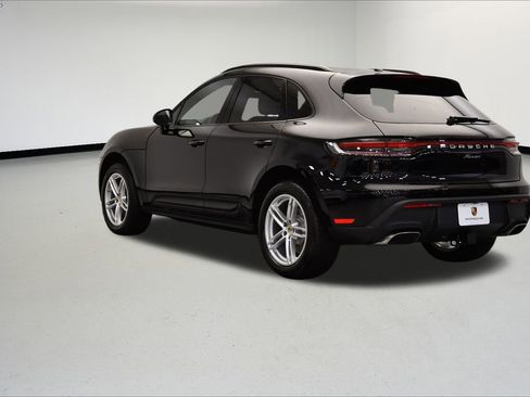 Used 2025 Porsche Macan image 3