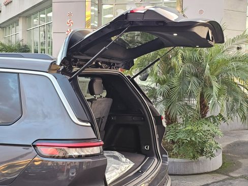 New 2025 Jeep Grand Cherokee L Laredo image 8