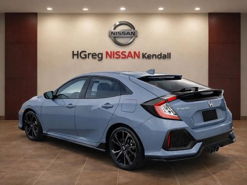 Used 2019 Honda Civic Sport Touring image 2