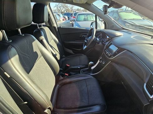 Used 2017 Chevrolet Trax LT w/ LT Convenience Package image 5