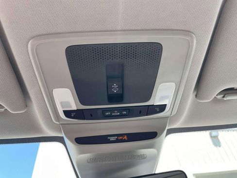 Used 2025 Honda HR-V EX-L image 33