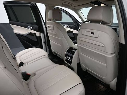 Used 2020 BMW X7 xDrive40i w/ Premium Package AWD/4WD image 24