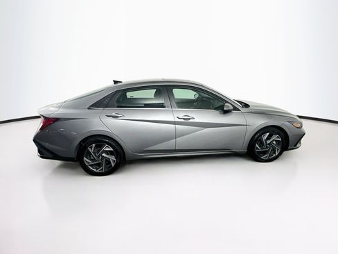 Used 2025 Hyundai Elantra SEL FWD image 10