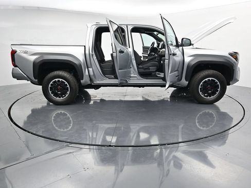 Used 2024 Toyota Tacoma TRD Off-Road AWD/4WD image 41