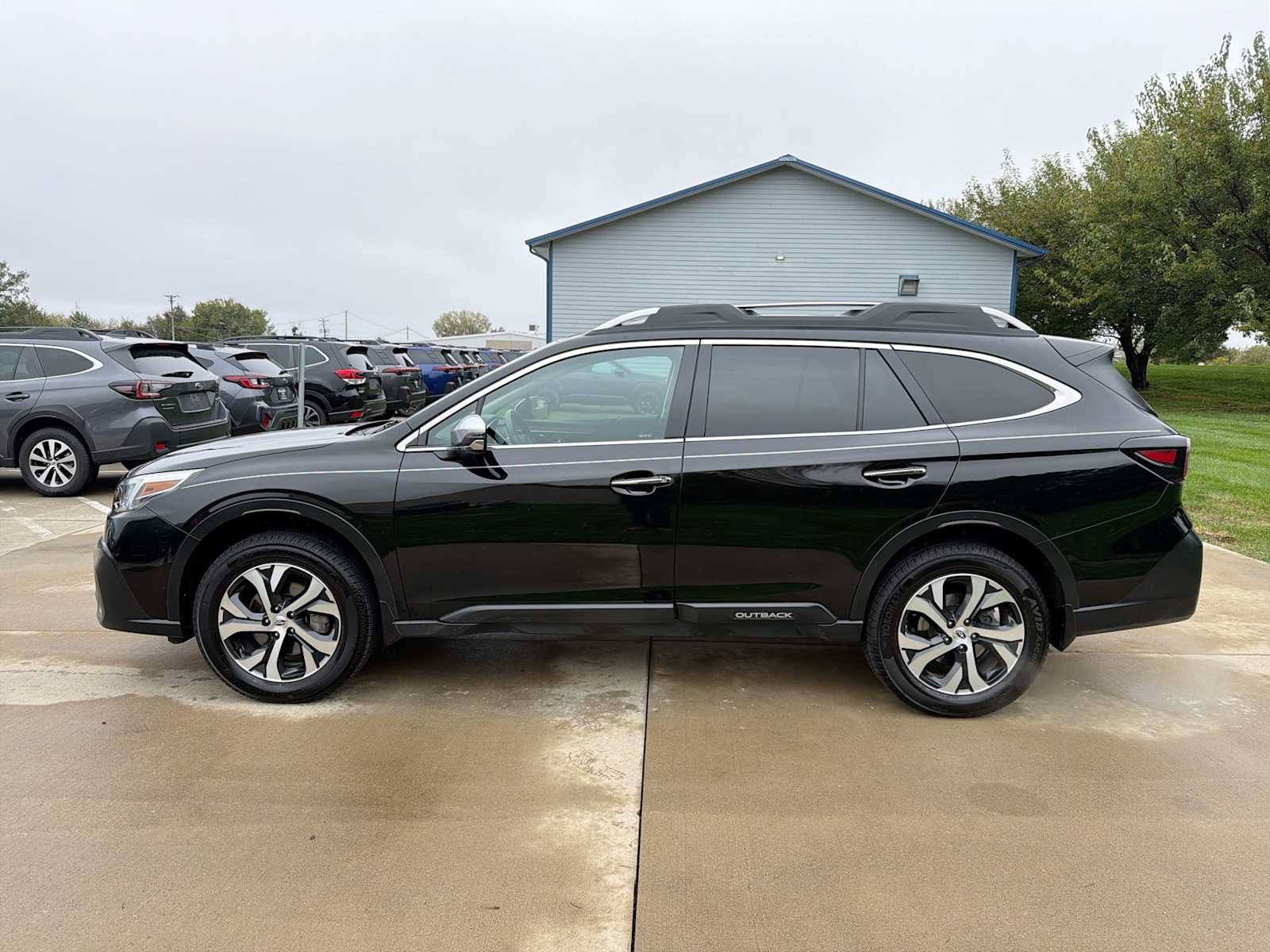 Certified 2022 Subaru Outback Onyx Edition AWD/4WD image 3