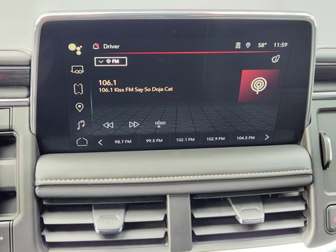 Used 2024 GMC Yukon XL SLT image 18