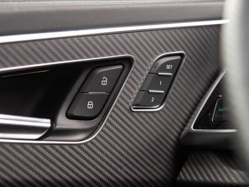 Used 2025 Audi RS Q8 performance image 18