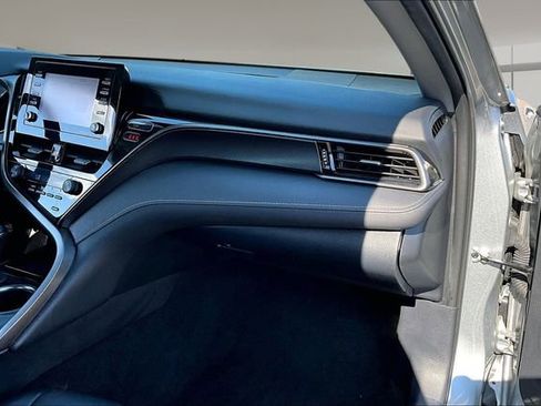 Used 2021 Toyota Camry SE w/ Cold Weather Package FWD image 22