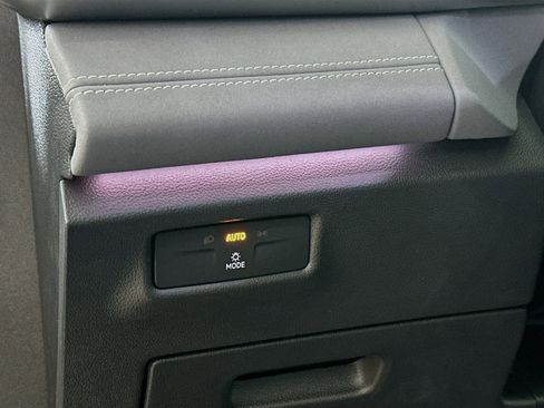 Used 2026 Volkswagen Tiguan SE R-Line image 10