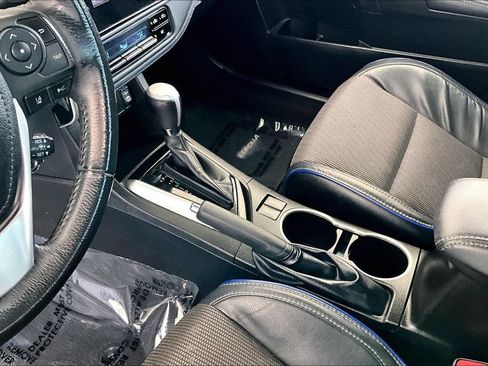 Used 2018 Toyota Corolla SE w/ Carpet Mat Package (TMS) FWD image 18