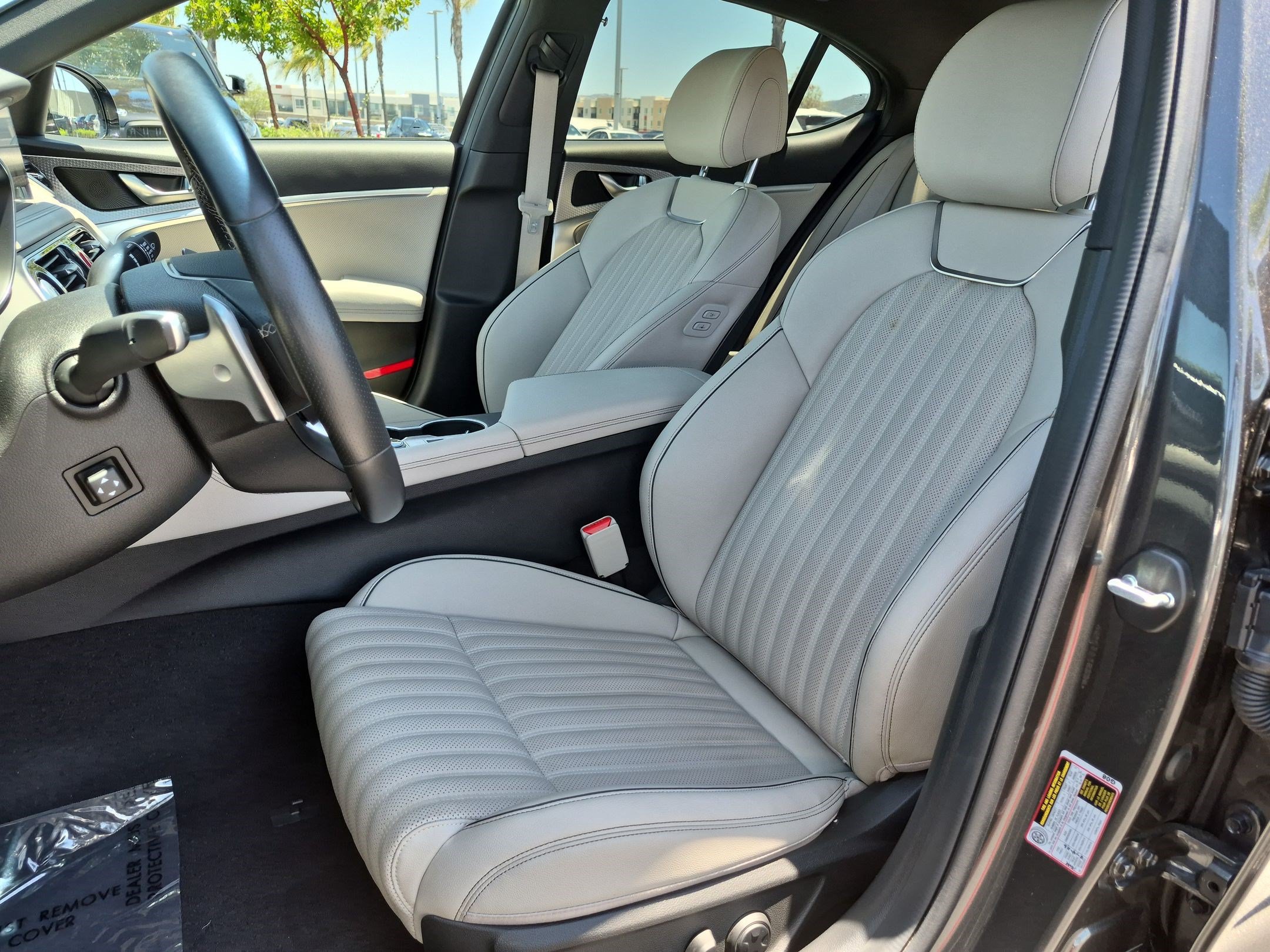 Used 2023 Genesis G70 2.0T image 16
