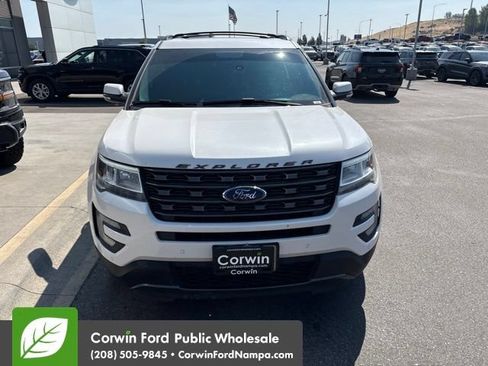 Used 2017 Ford Explorer XLT w/ Equipment Group 202A FWD image 2