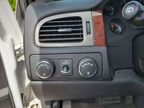 Used 2013 Chevrolet Suburban LS AWD/4WD image 19