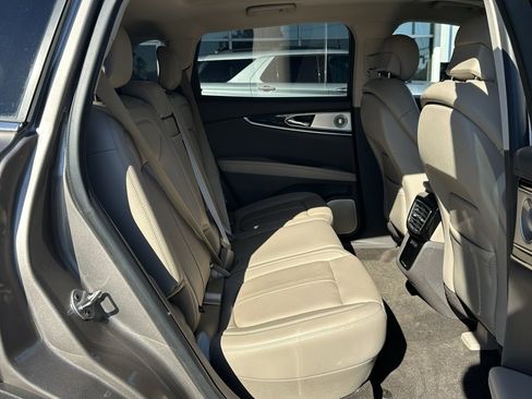 Used 2021 Lincoln Nautilus Reserve w/ Equipment Group 202A image 18