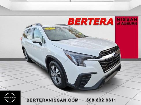 Used 2023 Subaru Ascent Premium w/ Convenience Package image 4