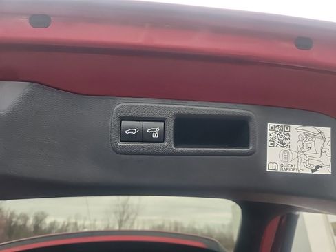 Used 2022 Toyota Venza Limited image 35