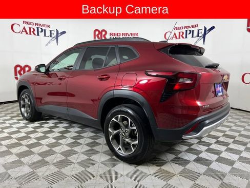 Used 2025 Chevrolet Trax LT w/ LT Convenience Package FWD image 6