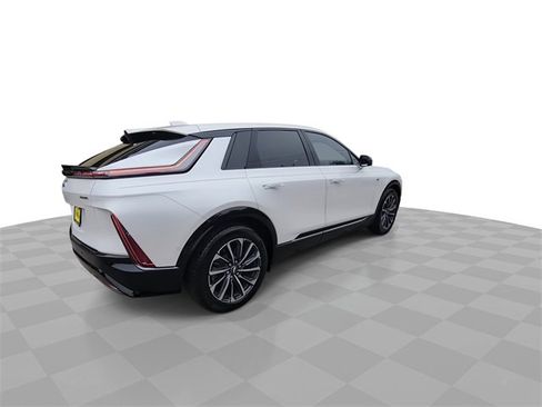 Used 2025 Cadillac Lyriq Sport image 8