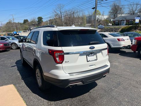 Used 2018 Ford Explorer XLT w/ Equipment Group 201A image 8