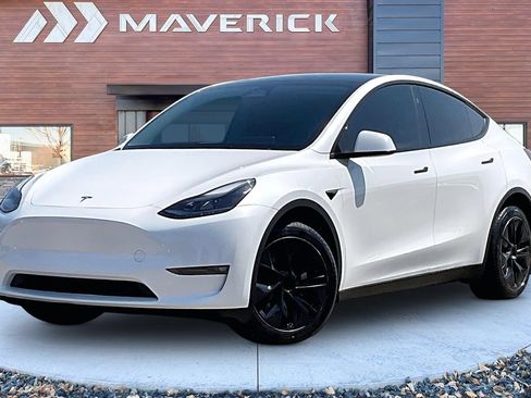 Used 2025 Tesla Model Y Long Range AWD/4WD image 3