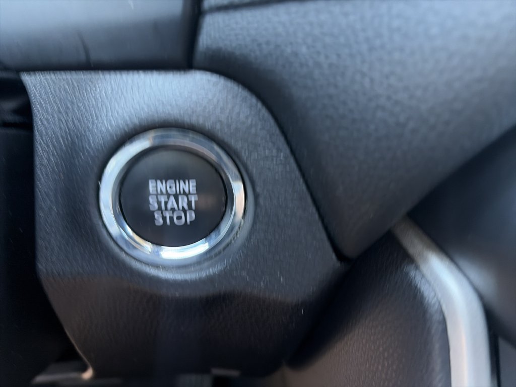 Used 2025 Toyota RAV4 XLE FWD image 25