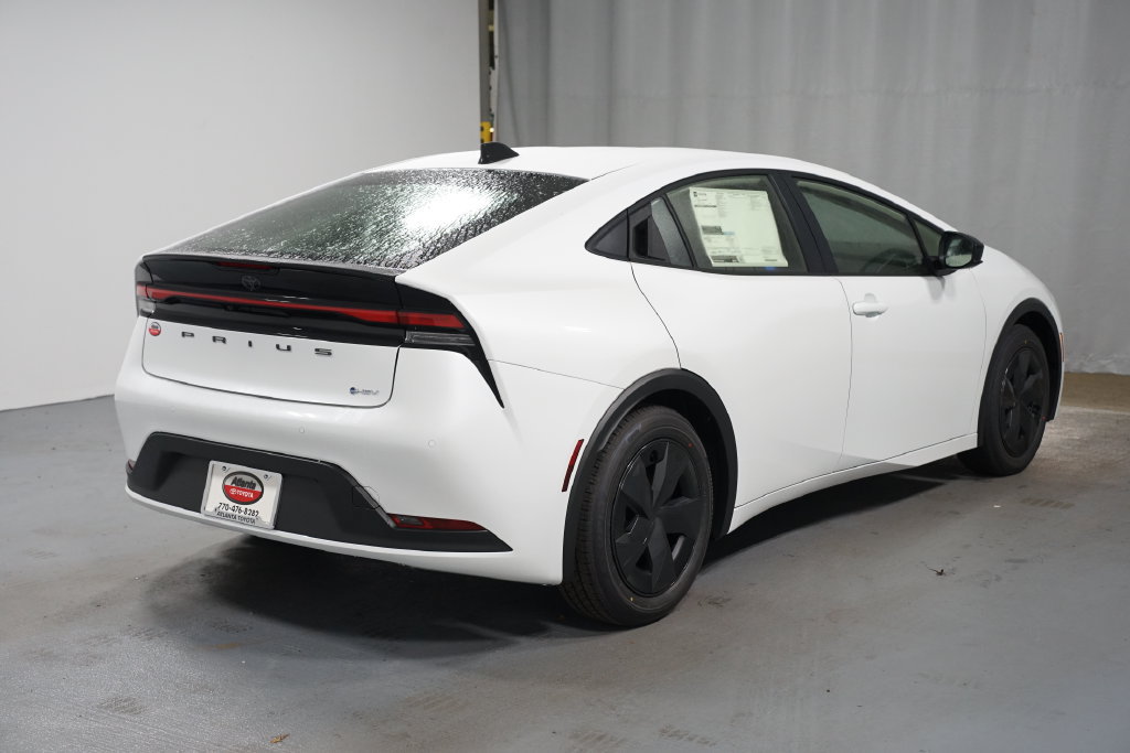 New 2027 Toyota Prius LE FWD image 8