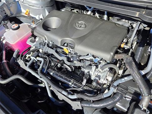 Used 2025 Toyota Sienna XLE image 20